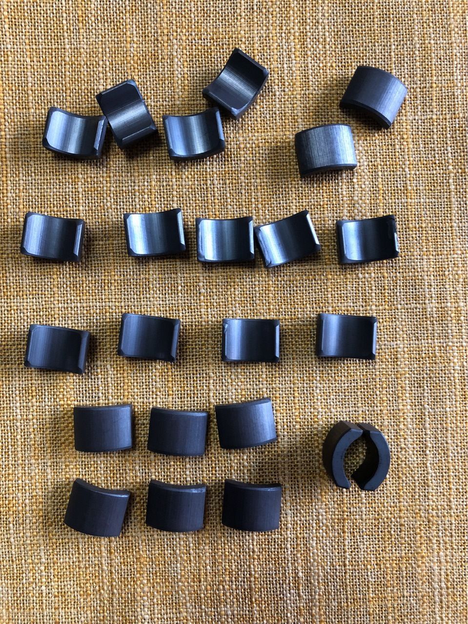 High-Performance Dry Anisotropic Magnetic Tile FC260/FC280