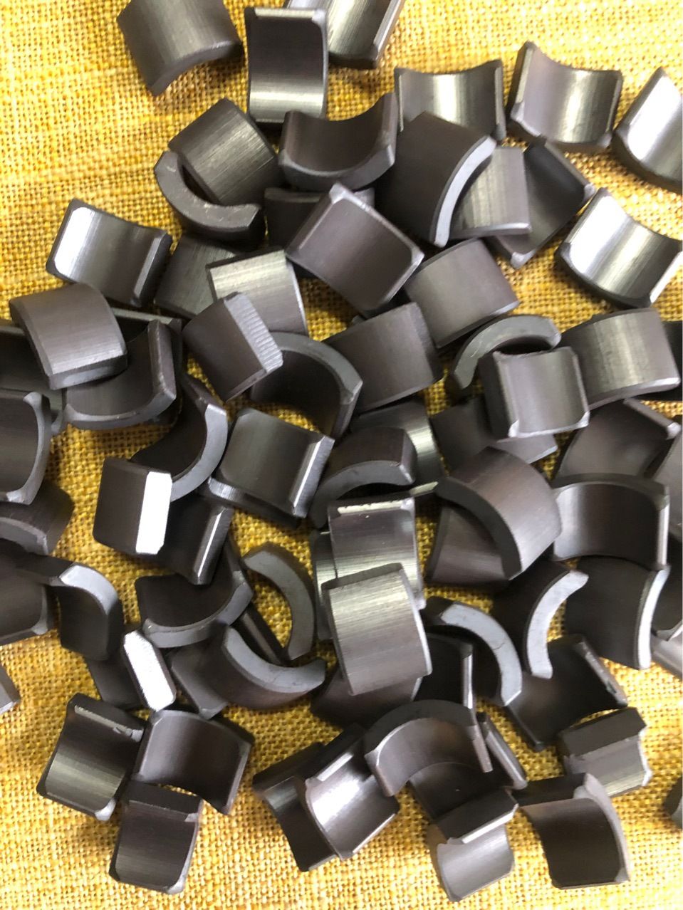 High-Performance Dry Anisotropic Magnetic Tile FC260/FC280